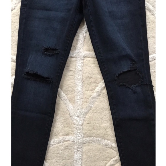 Good American “Good Legs” Distressed Jeans - Picture 8 of 8